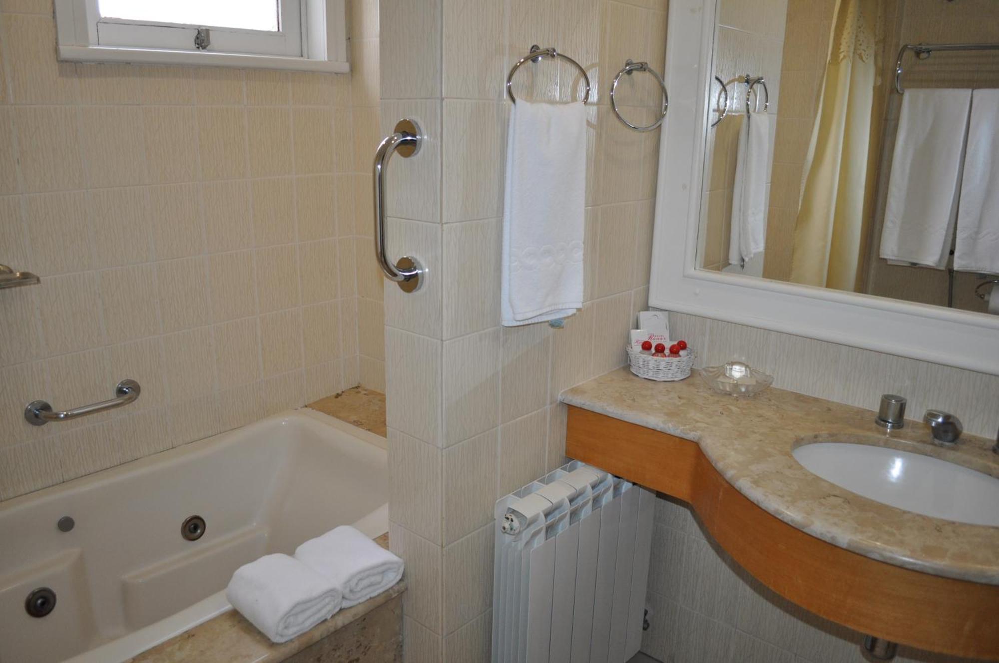 Renar Hotel